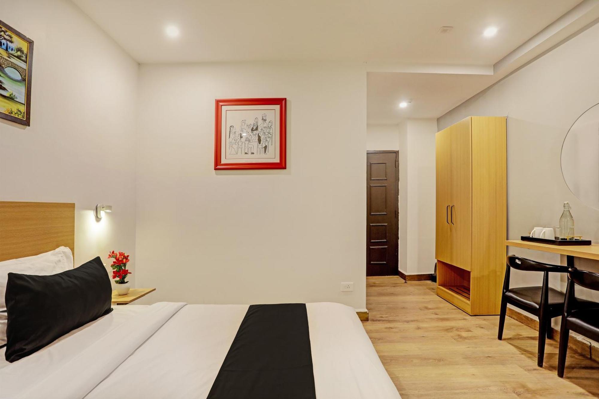Super Townhouse Swain Heritage Bhubaneswar Bagian luar foto