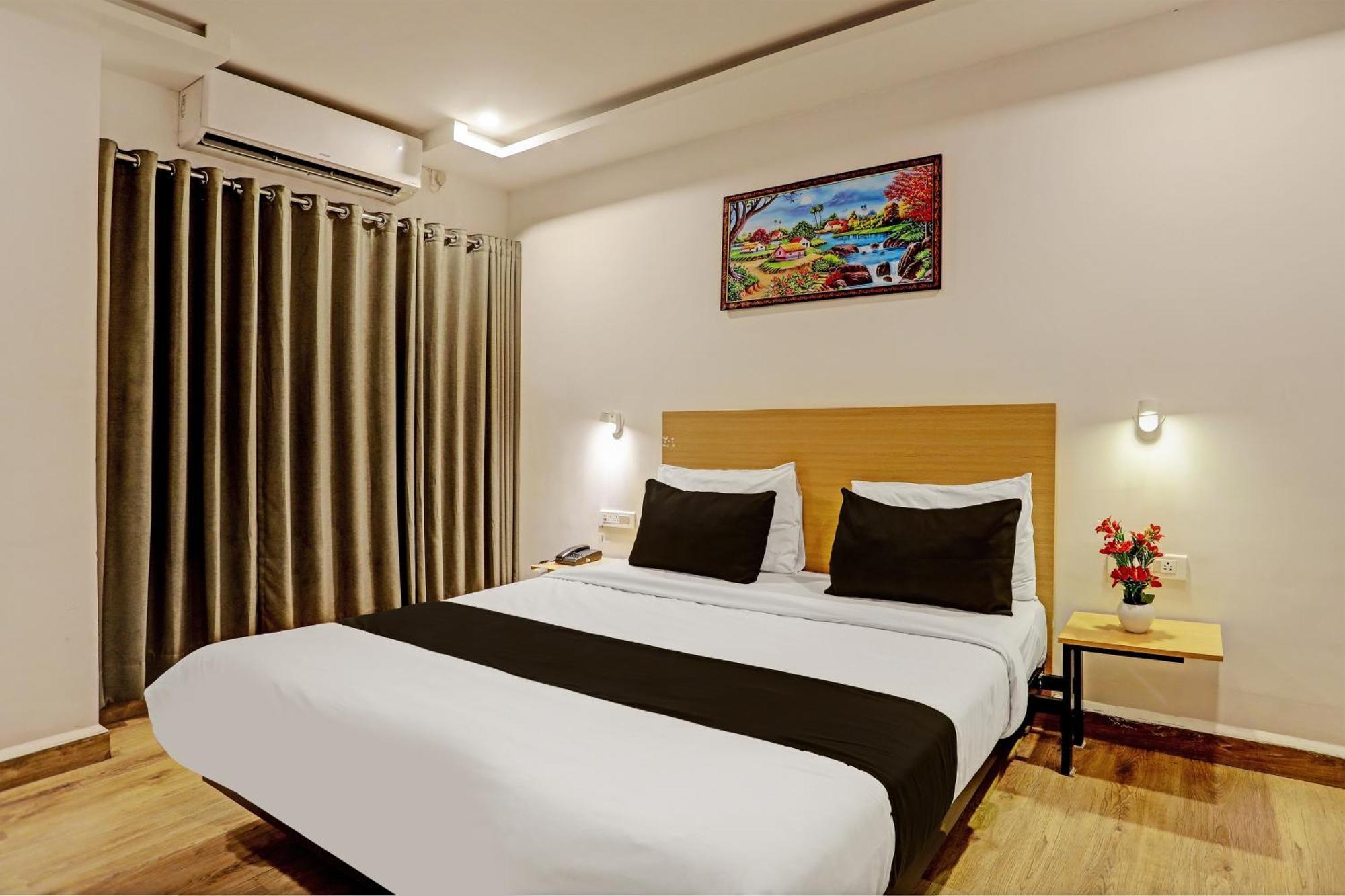 Super Townhouse Swain Heritage Bhubaneswar Bagian luar foto