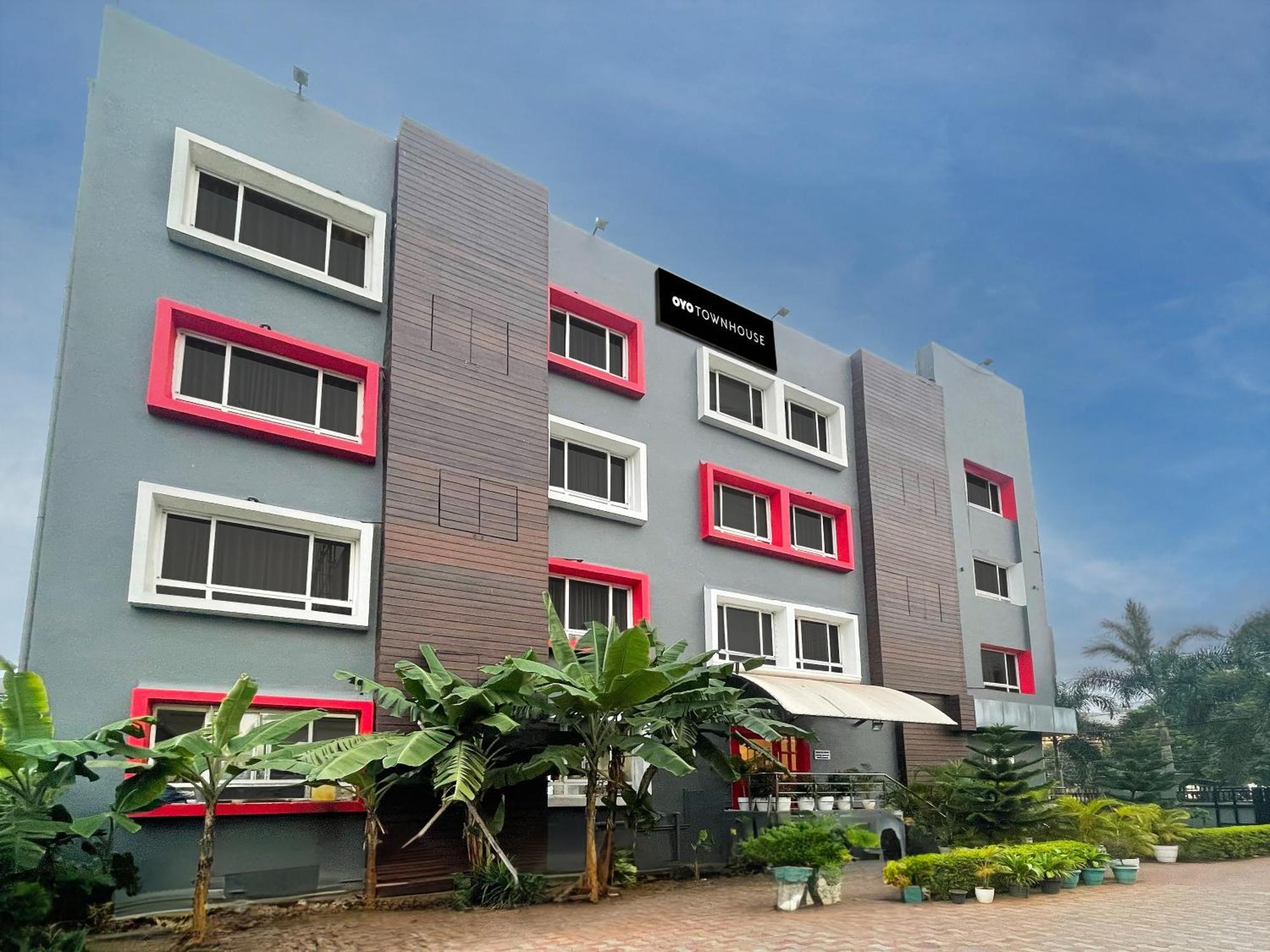 Super Townhouse Swain Heritage Bhubaneswar Bagian luar foto
