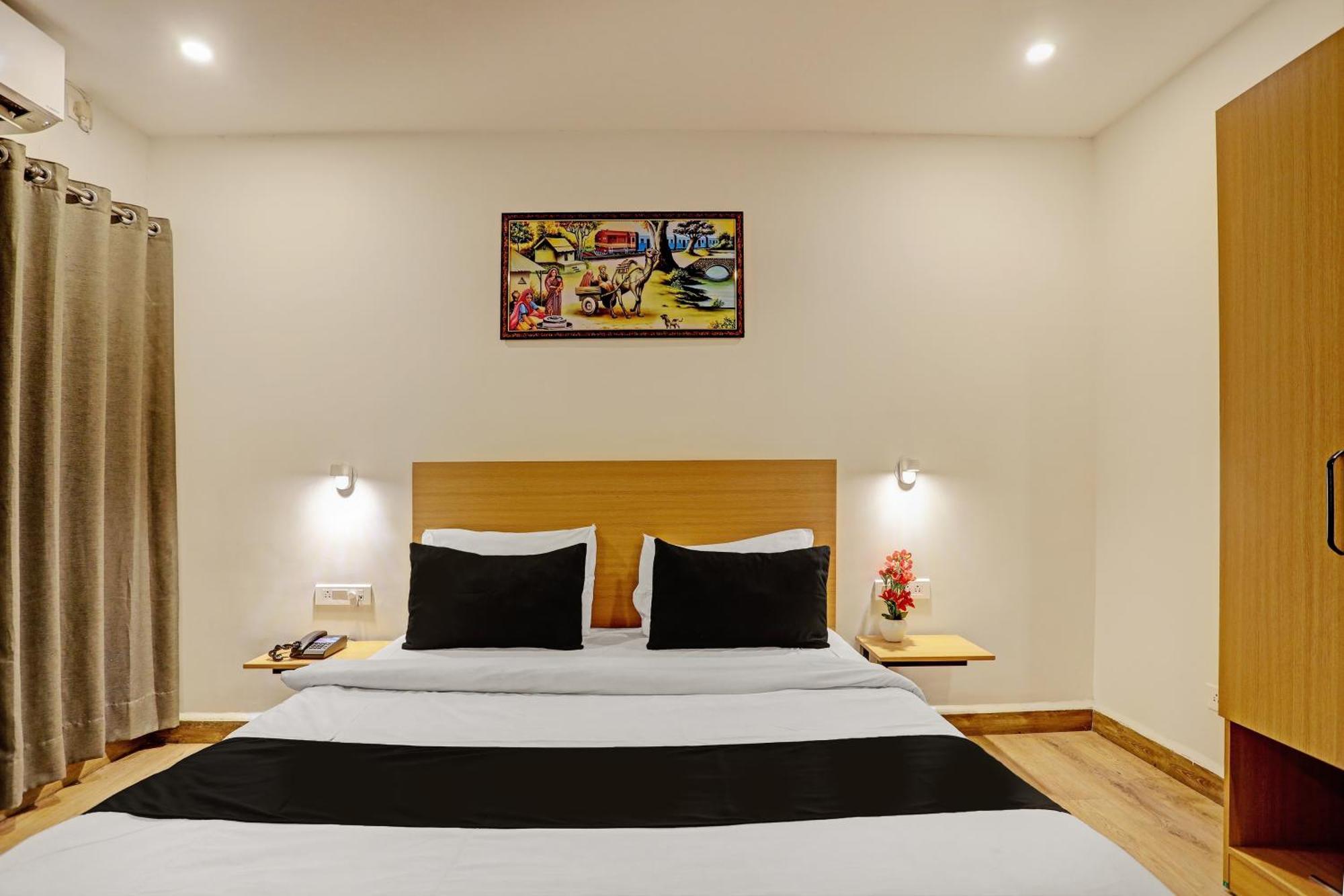 Super Townhouse Swain Heritage Bhubaneswar Bagian luar foto