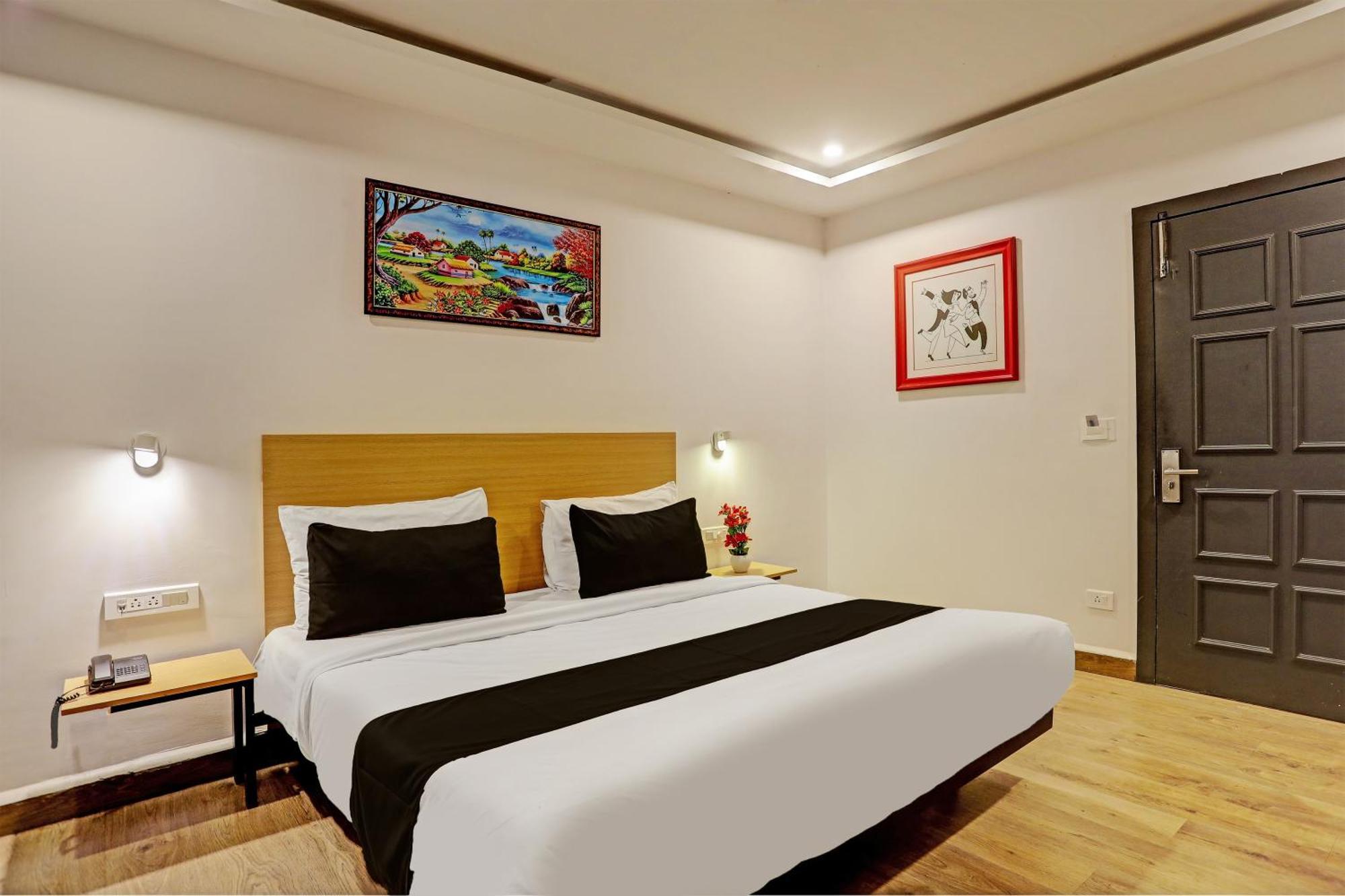 Super Townhouse Swain Heritage Bhubaneswar Bagian luar foto