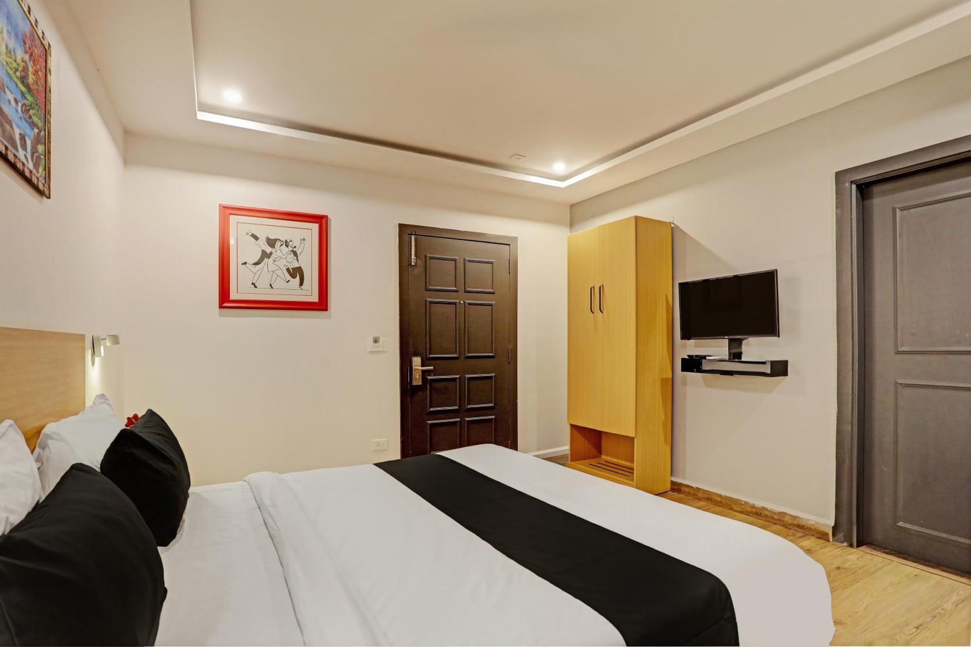 Super Townhouse Swain Heritage Bhubaneswar Bagian luar foto